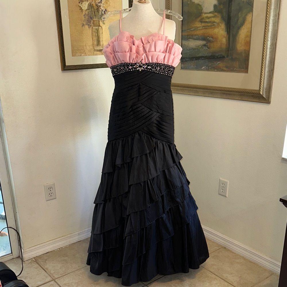 TONY BOWLS PARIS Pink/Black Jeweled Waist Ruffled Gown w/ Shoulder Wrap  Size 4